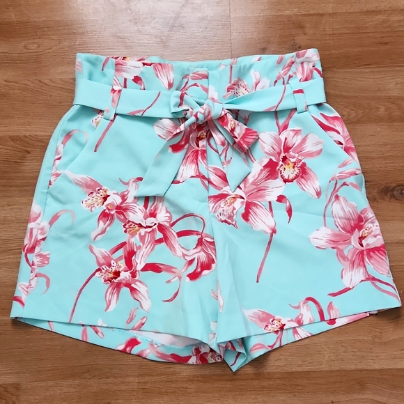 New York & Company Pants - 💖New York & Co, 7th Ave high waisted shorts💖